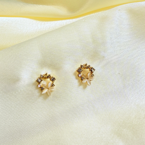 Aretes margaritas 5 pétalos | Dorado