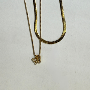 Collar + Layering dije mariposa | Dorado
