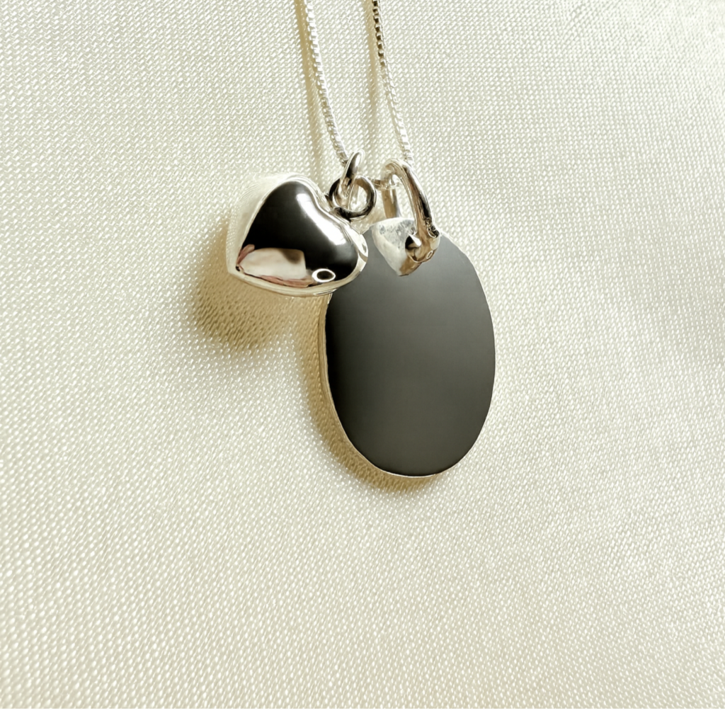 Collar Plata 925 con dije ovalado y Corazón | Plata